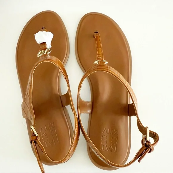 NEW Naturalizer Lizzi Tan Brown Faux Leather T-Strap Thong Sandals Size 11 - Picture 3 of 6
